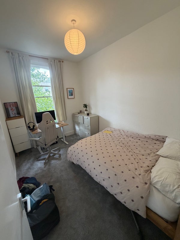 Room Cazenove Road in Greater London