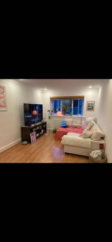 Room Cazenove Road in Greater London