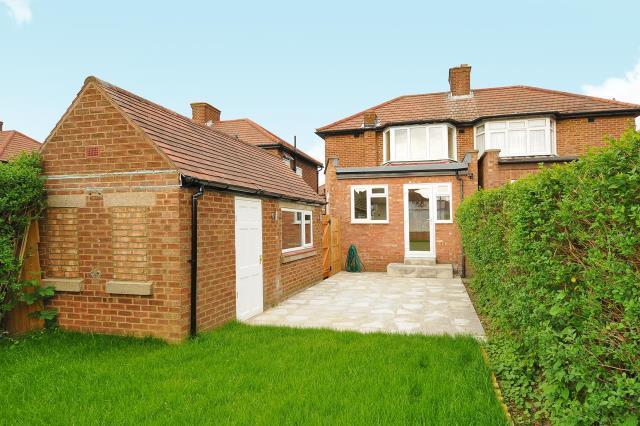 House Anmersh Grove in Greater London