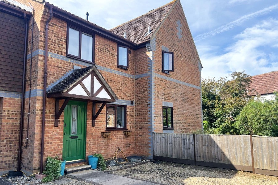House Bowers Close in Guildford