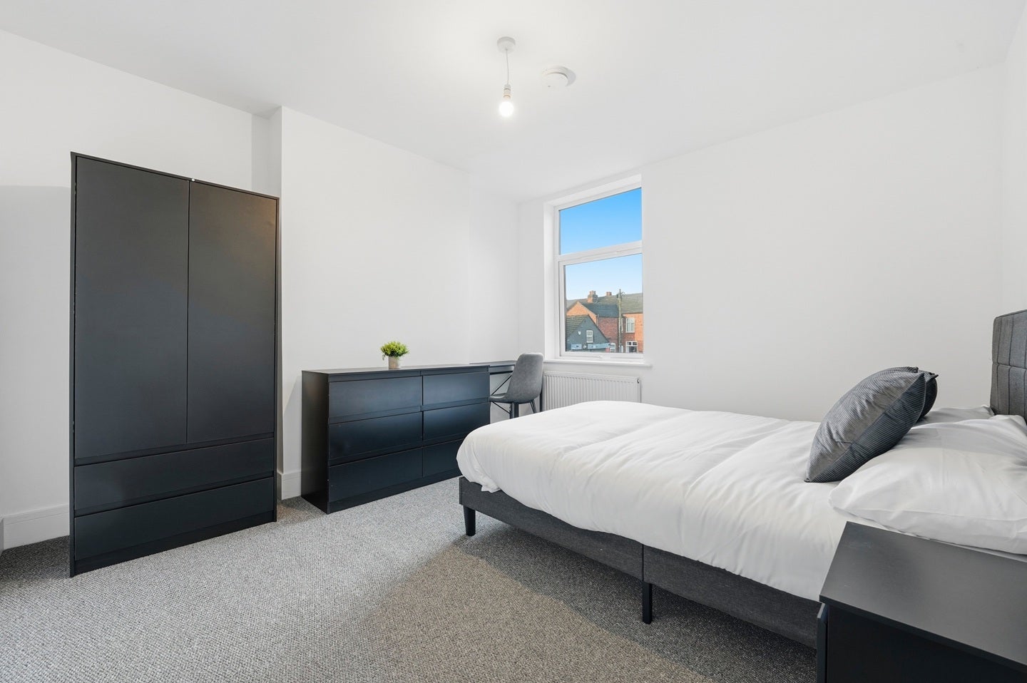 Room Henry Street in Crewe