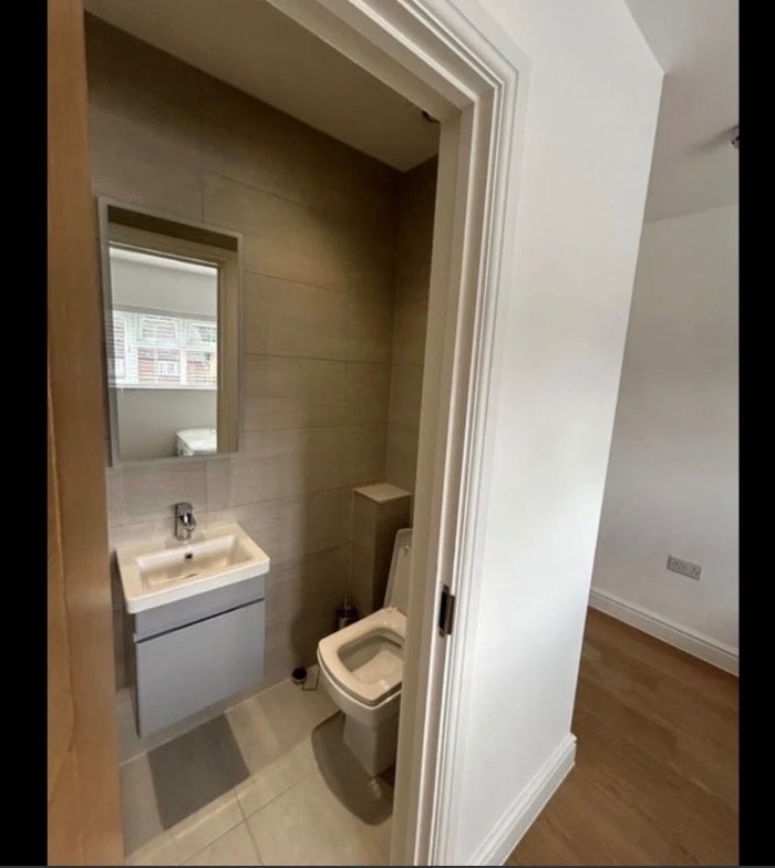 Room Dunnock Drive in Greater London