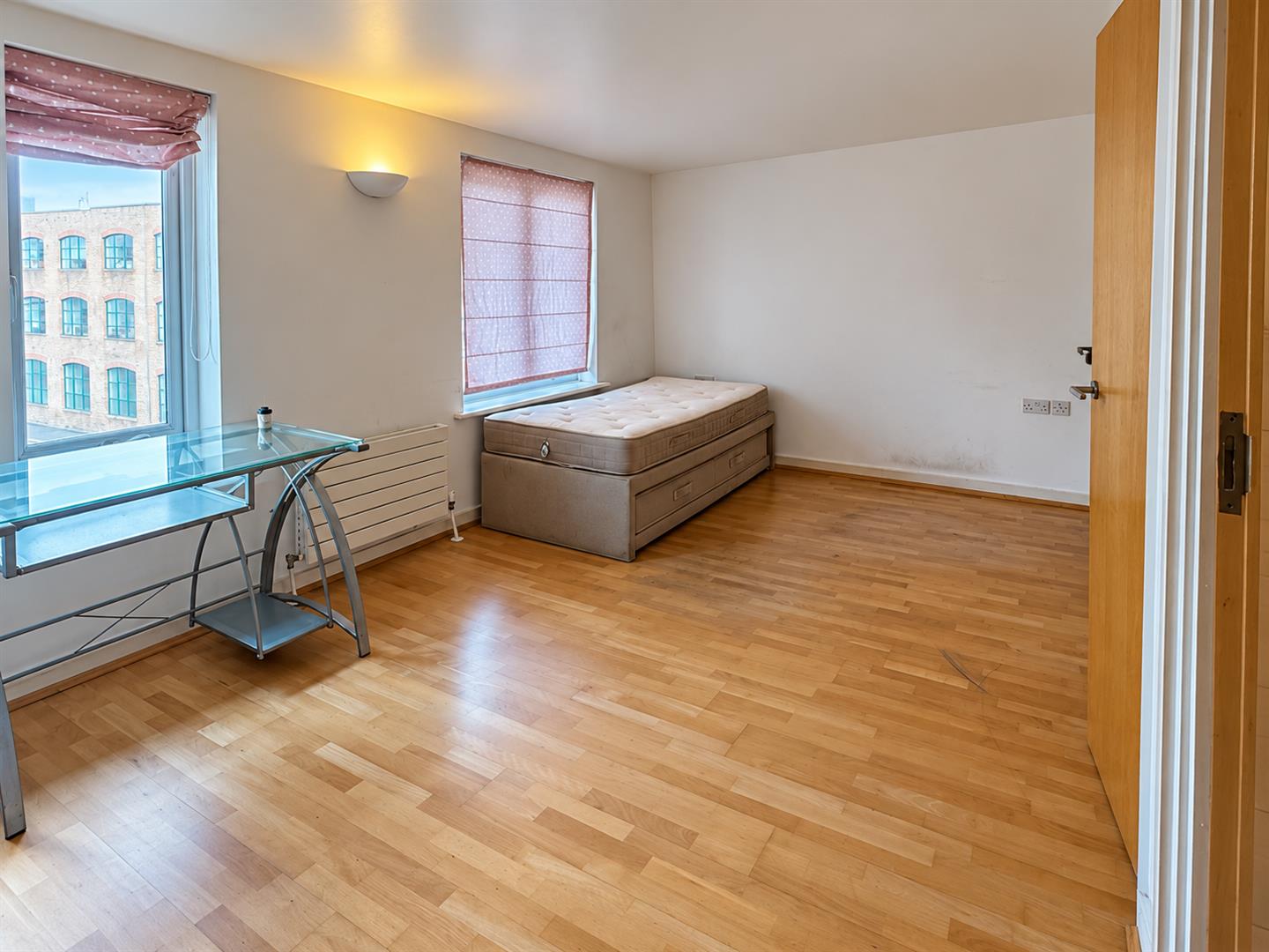 Flat Hunt Close in Greater London
