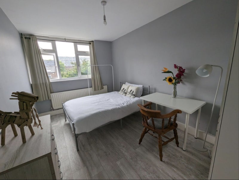 Room Hassett Road in Greater London