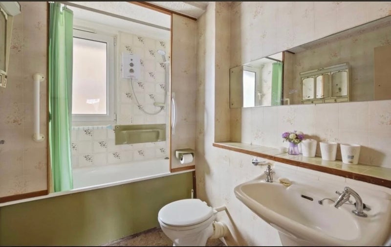 Room McGrath Road in Greater London