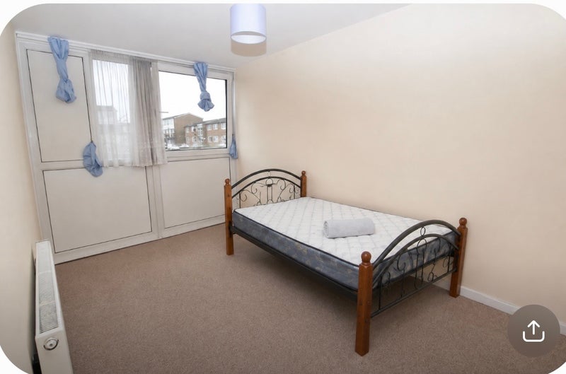 Room McGrath Road in Greater London