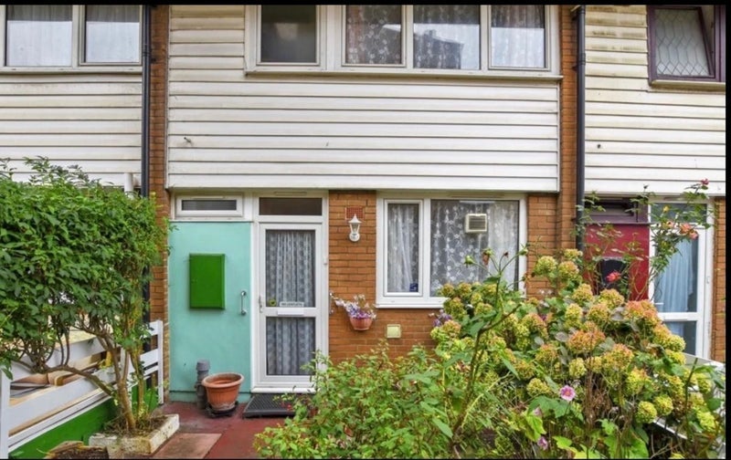 Room McGrath Road in Greater London