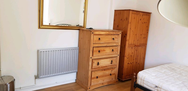 Room Woodseer Street in Greater London