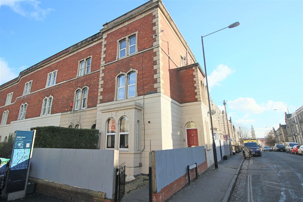 Flat Ashley Road in Bristol