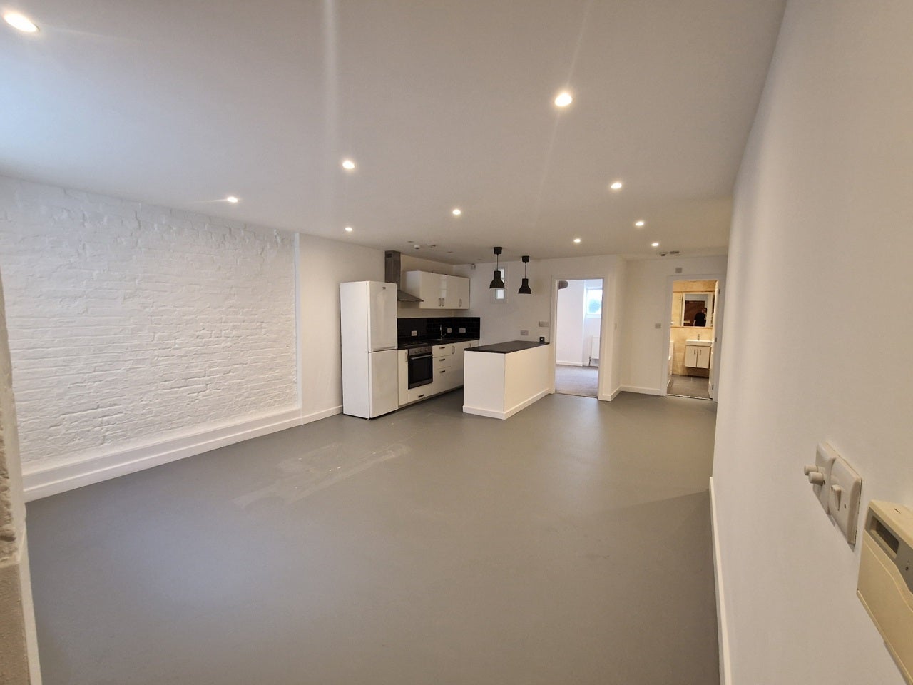 Flat Hindsley's Place in Greater London