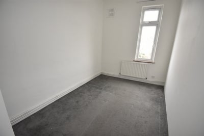 Flat Stratheden Parade in London