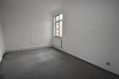 Flat Stratheden Parade in London