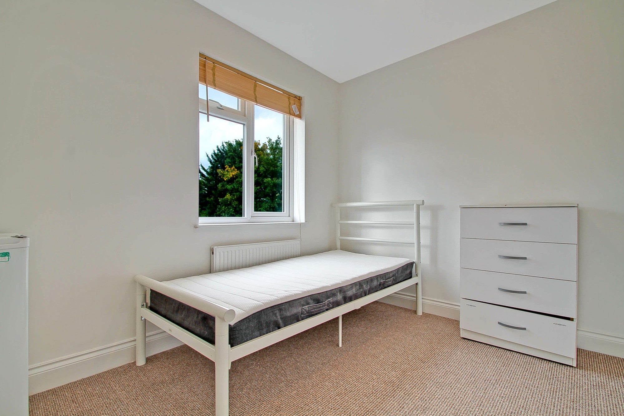 Flat Ragstone Road in Slough