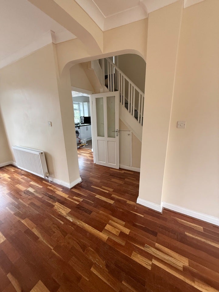 House Clayhill Crescent in Greater London