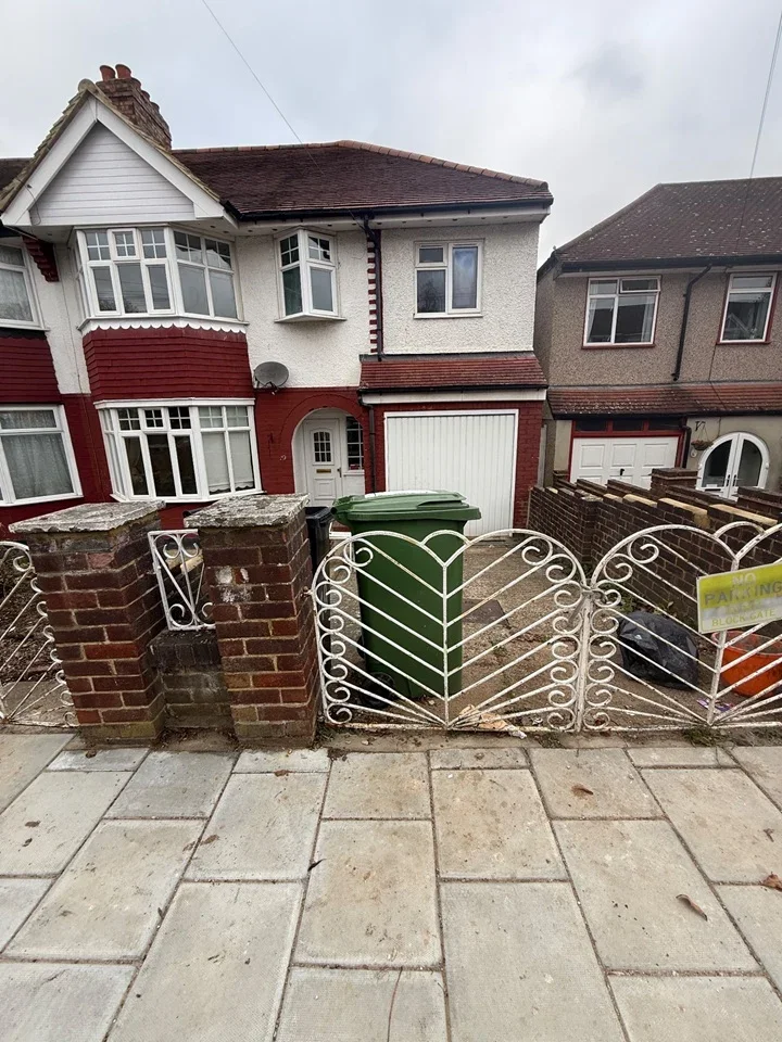 House Clayhill Crescent in Greater London