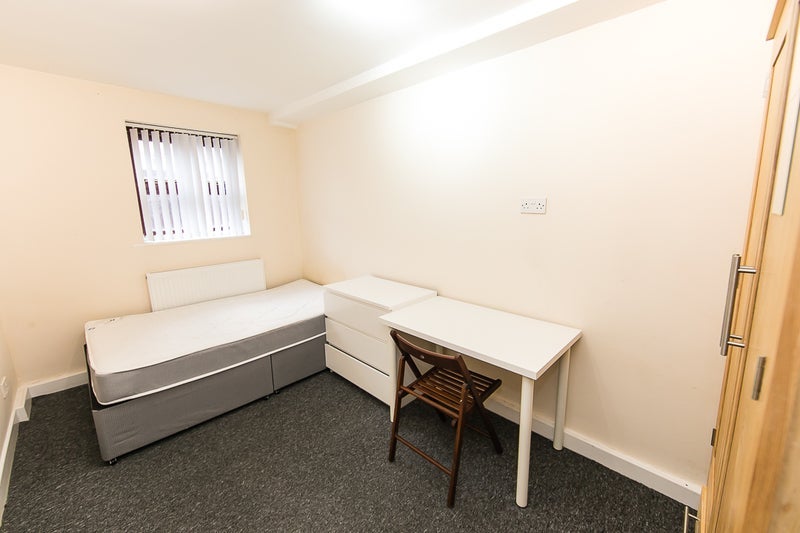 Flat Belle Vue Road in Leeds