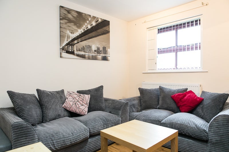 Flat Belle Vue Road in Leeds