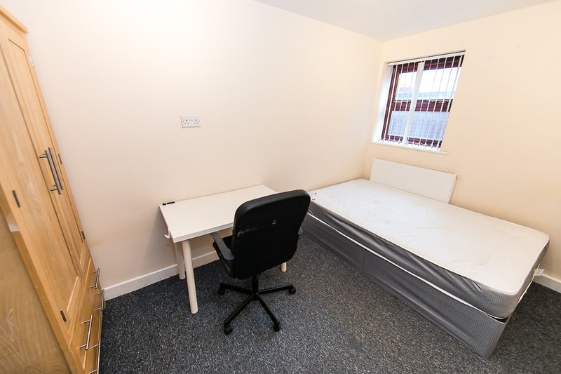 Flat Belle Vue Road in Leeds
