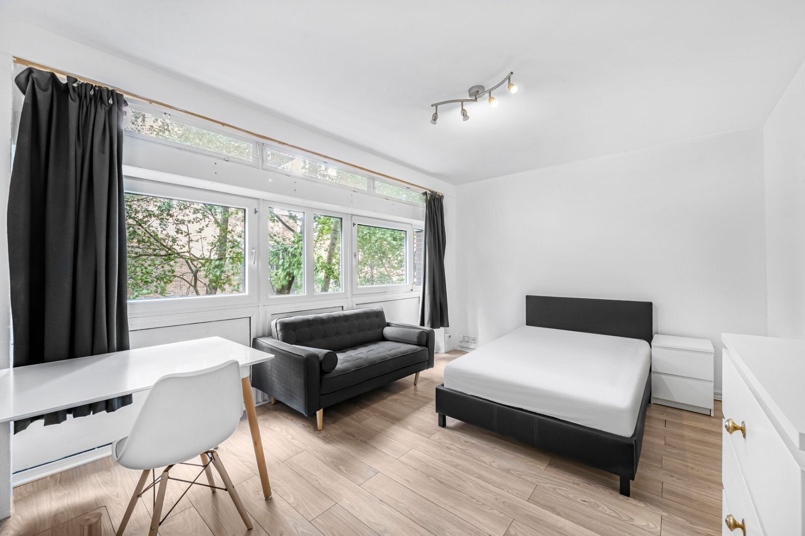 Flat Upper Richmond Road in Greater London