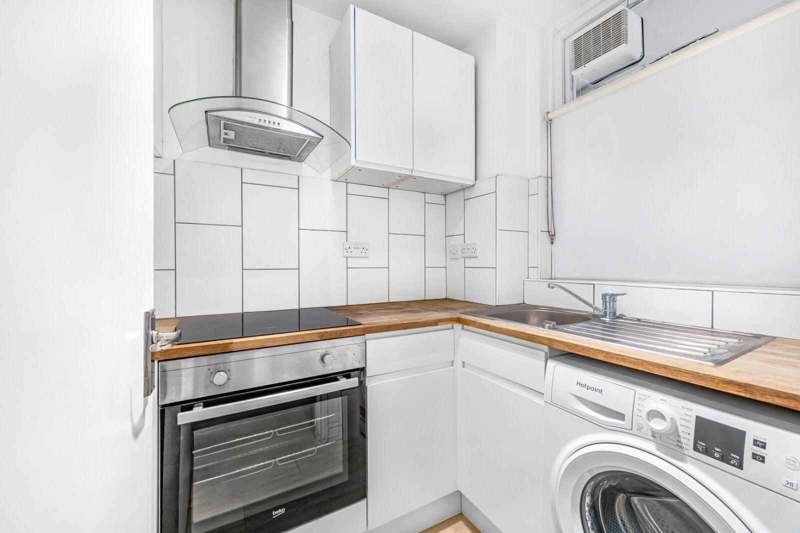 Flat Upper Richmond Road in Greater London