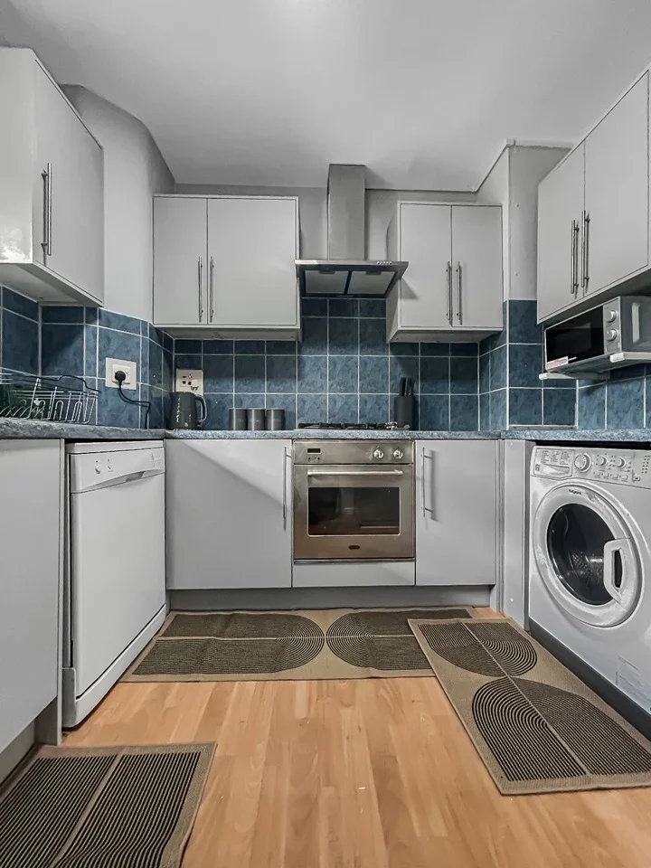 Flat Wyndham Road in Greater London