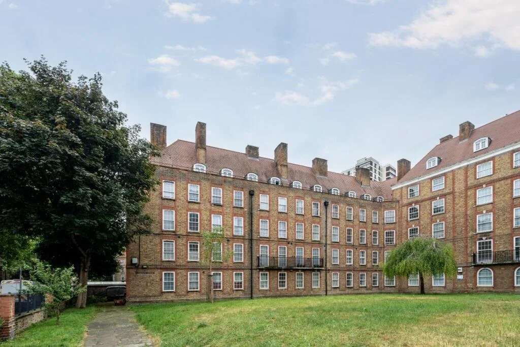 Flat Wyndham Road in Greater London