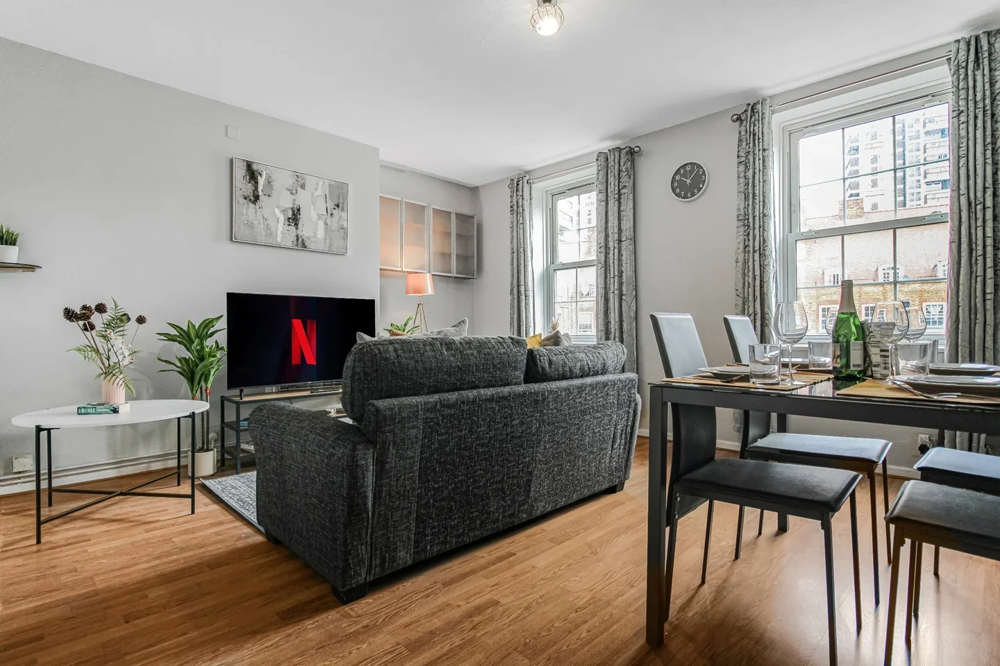 Flat Wyndham Road in Greater London