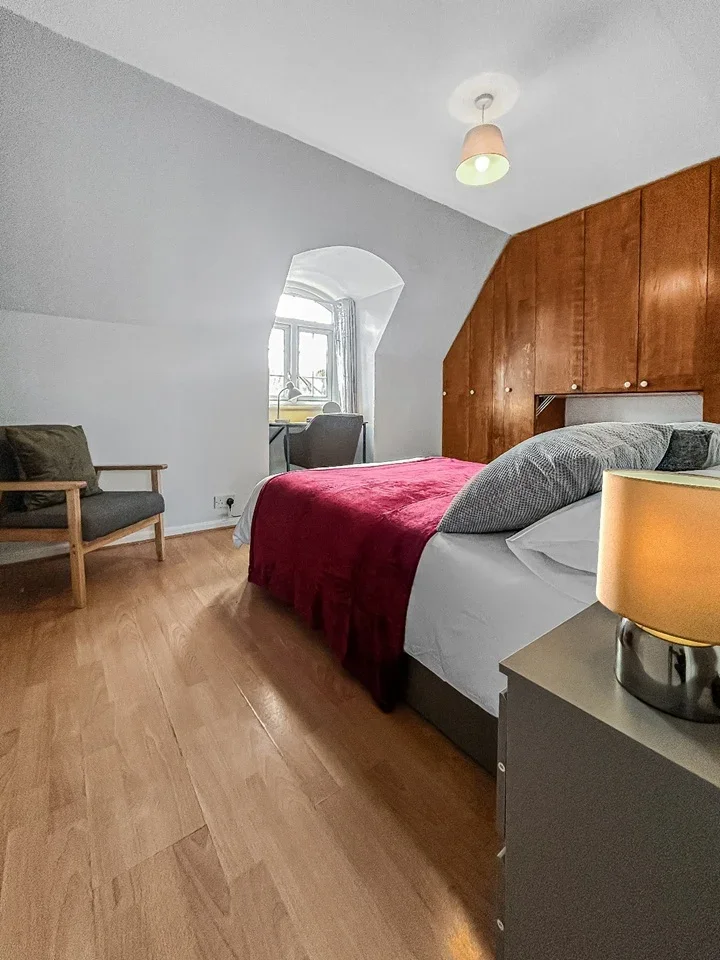Flat Wyndham Road in Greater London