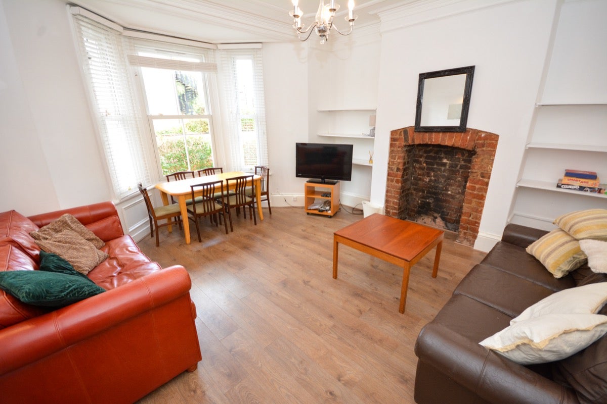 Room Mistletoe Road in Newcastle upon Tyne