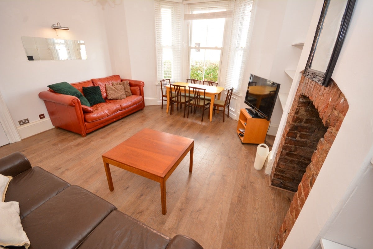 Room Mistletoe Road in Newcastle upon Tyne