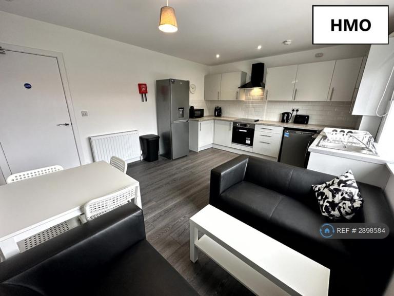 Flat Wedderlea Drive in Glasgow