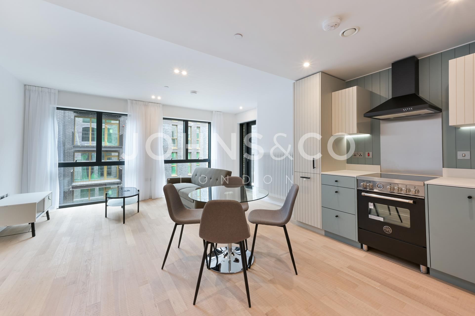Flat Bradshaw Yard in Greater London