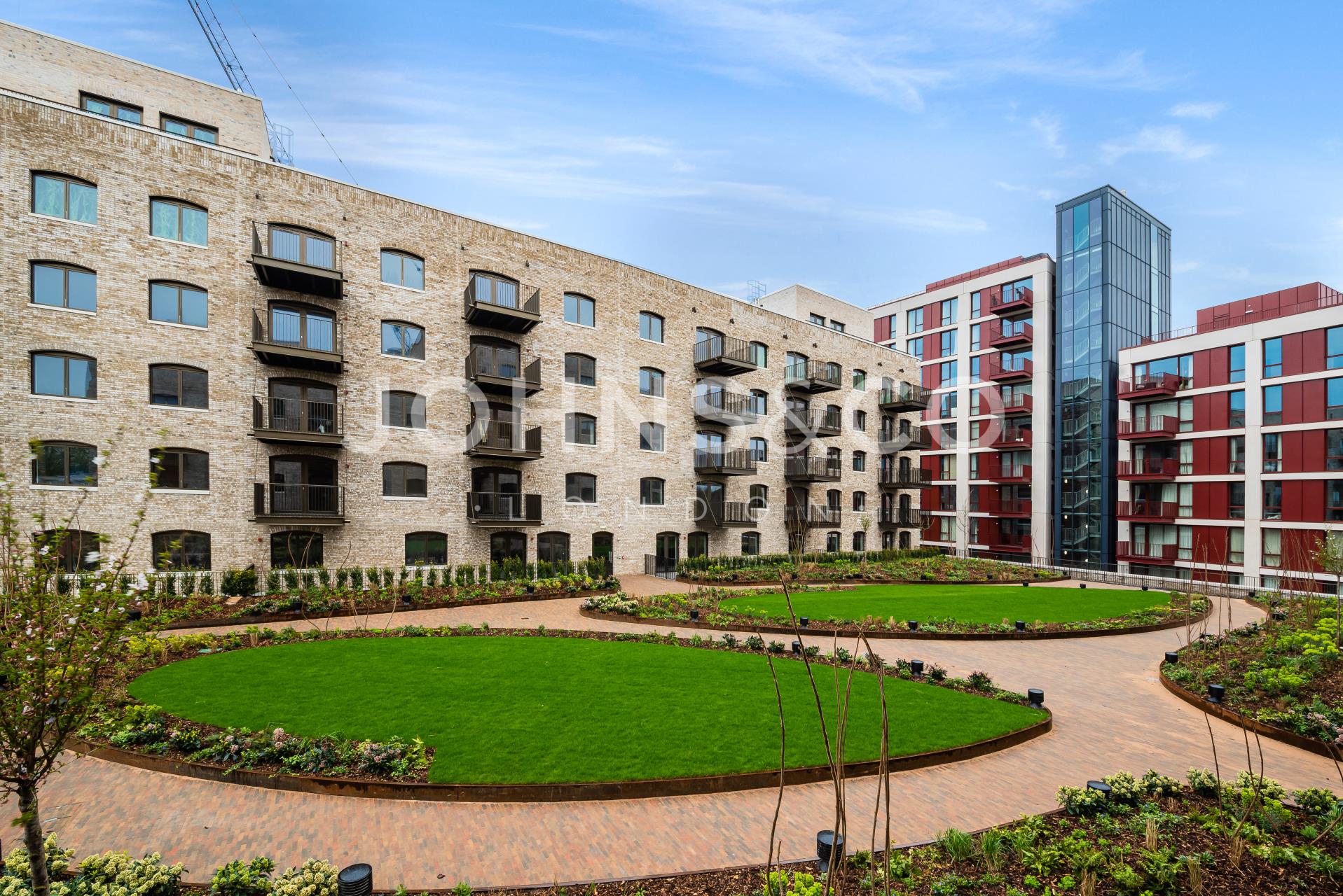Flat Bradshaw Yard in Greater London