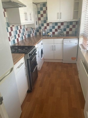 Flat Friern Barnet Lane in Greater London