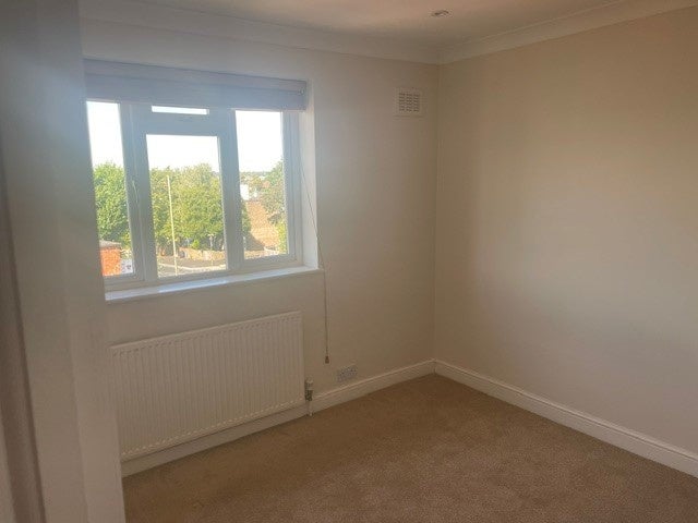 Flat Friern Barnet Lane in Greater London