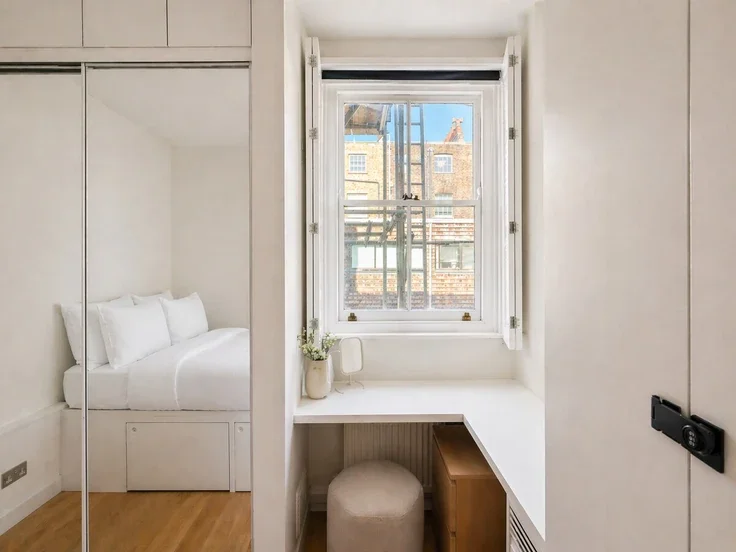 Flat Fitzroy Square in Greater London