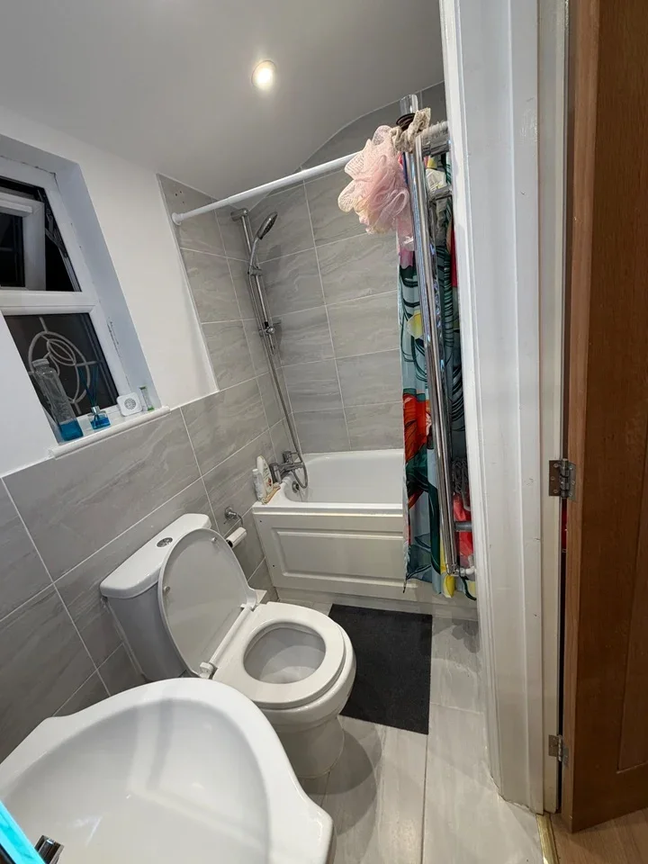 Room Park Way in Greater London