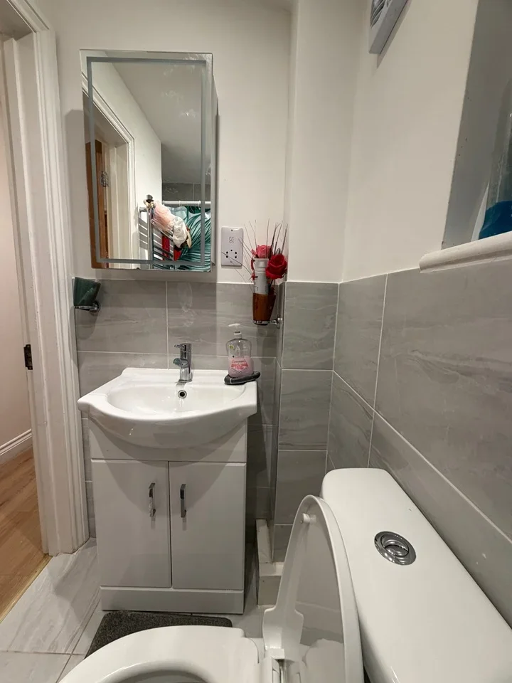 Room Park Way in Greater London