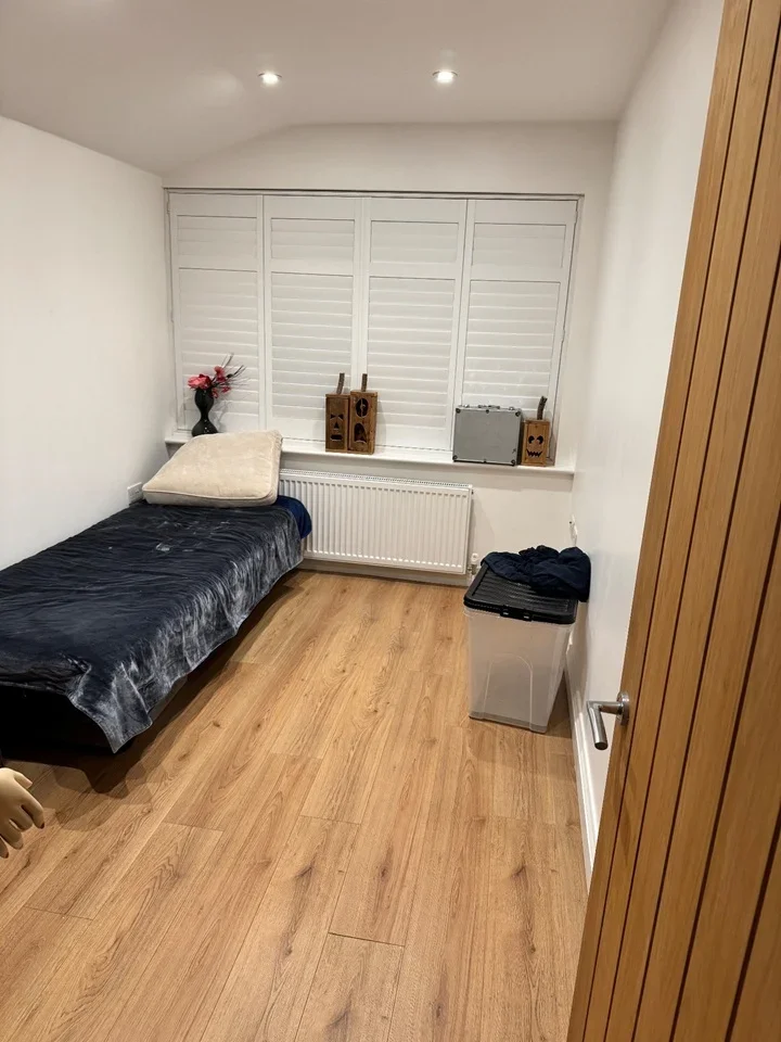 Room Park Way in Greater London