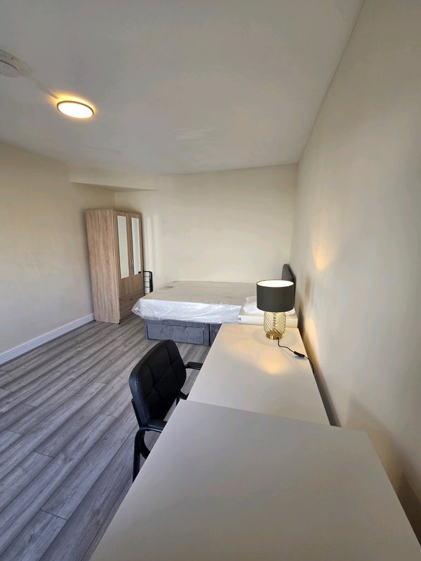 Room Whitechapel Road in Greater London