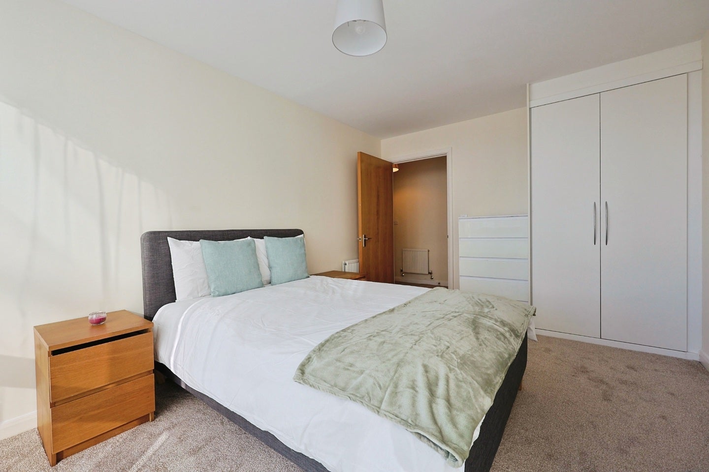 Flat Great West Road in Greater London
