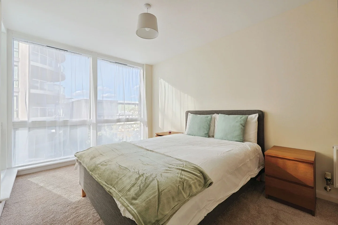 Flat Great West Road in Greater London