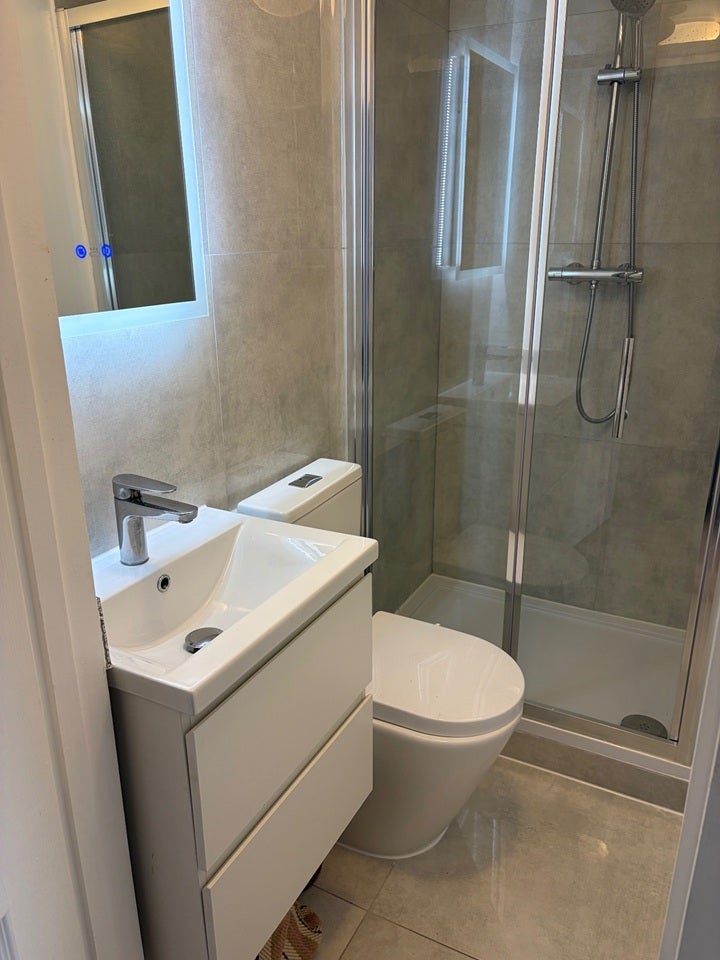 Flat Colet Gardens in Greater London