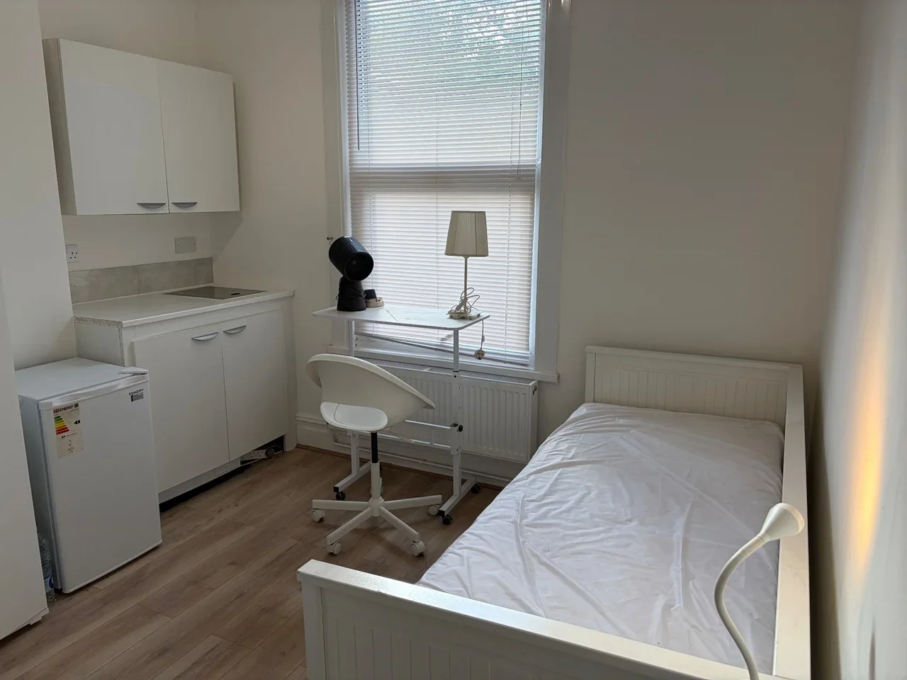 Flat Colet Gardens in Greater London
