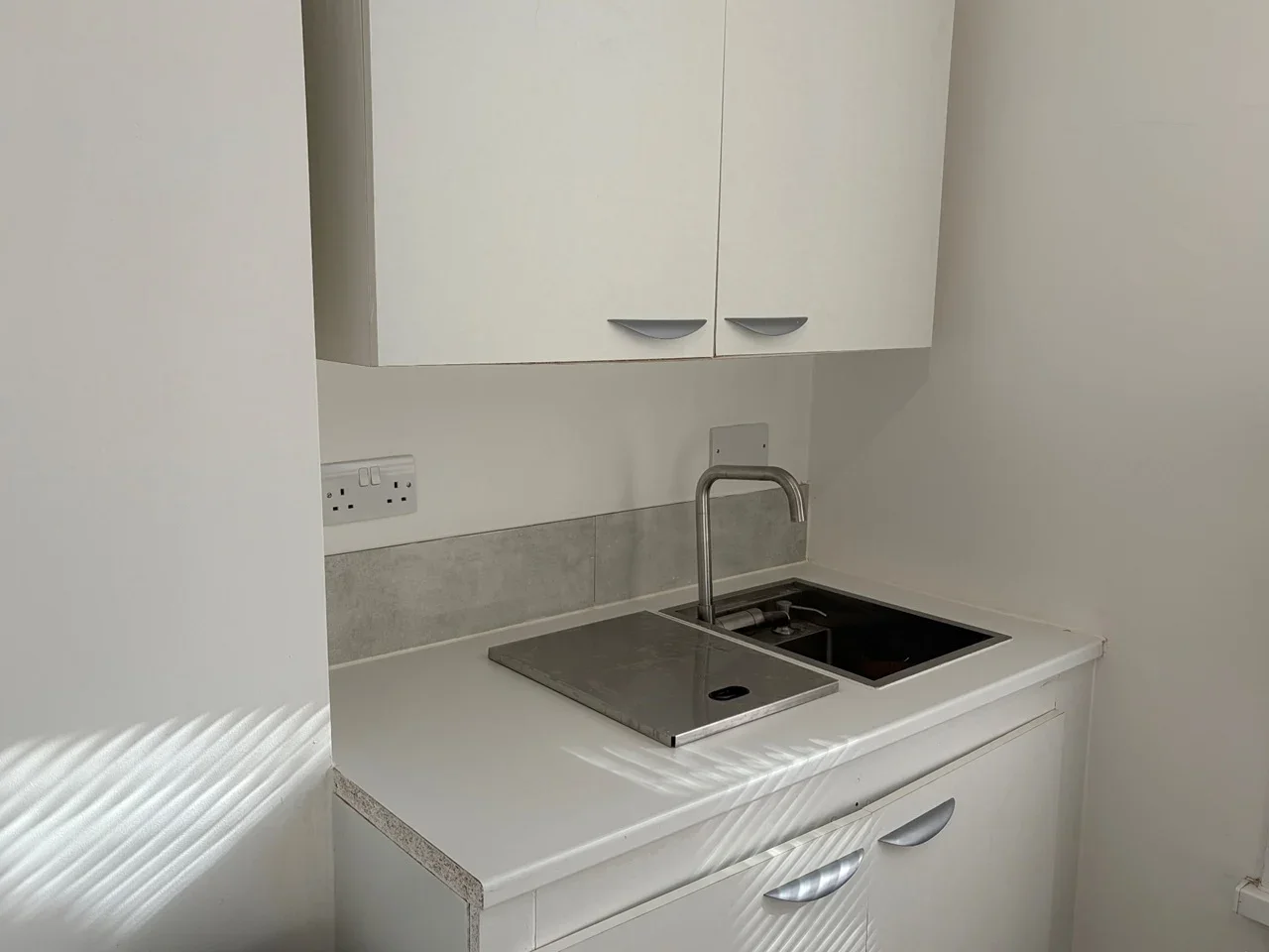 Flat Colet Gardens in Greater London