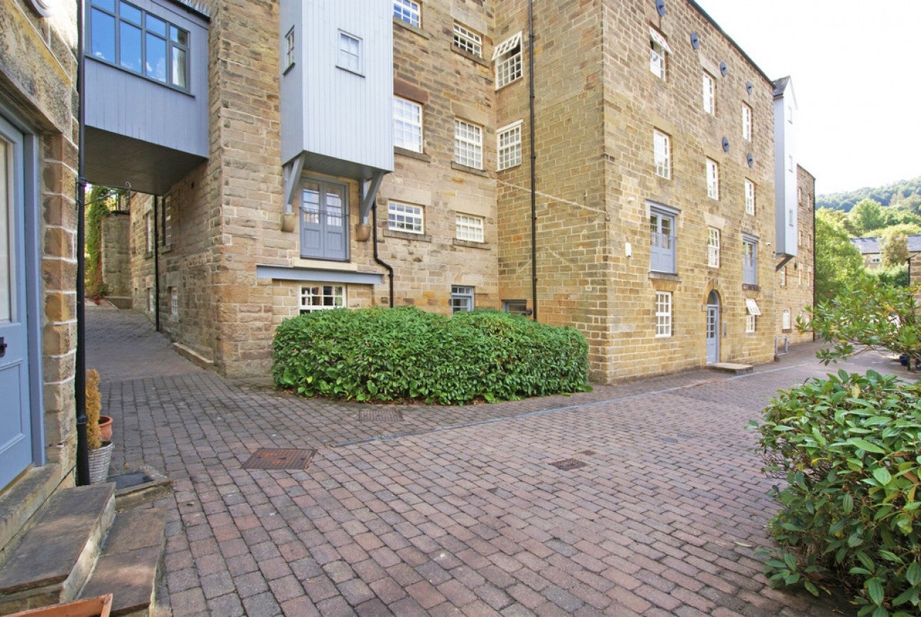 Flat Lumsdale Road in Derbyshire Dales