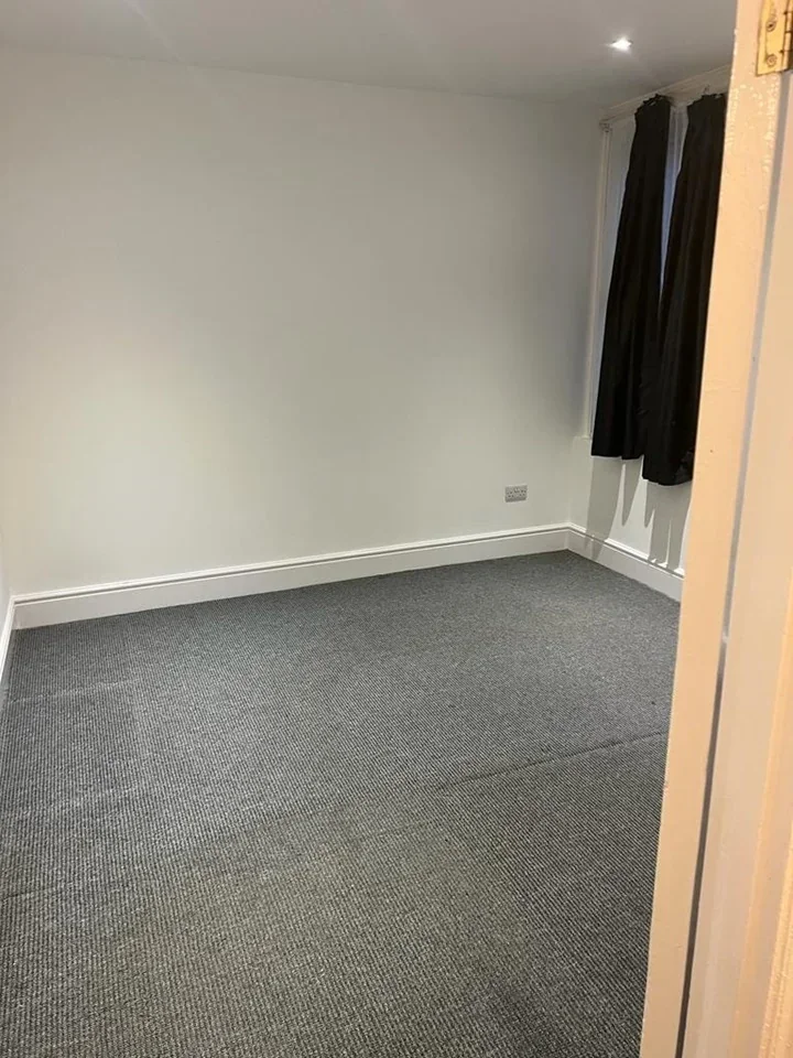 Flat Allfarthing Lane in Greater London