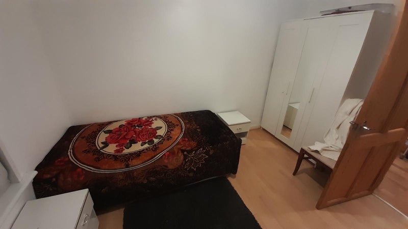 Room Gartcraig Road in Glasgow