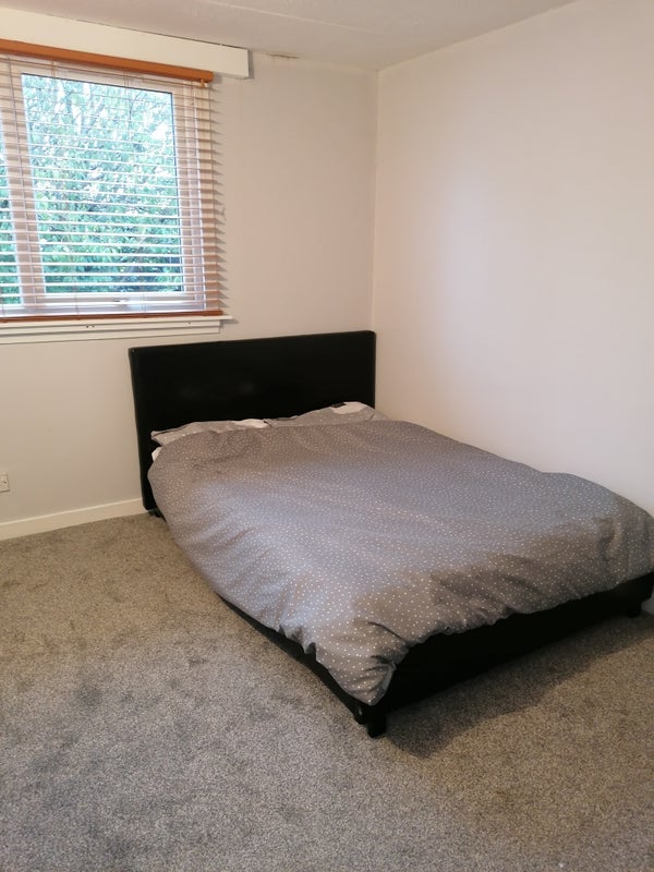 Room Chestnut Grove in Pumpherston