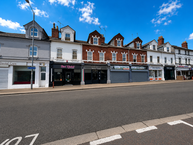 Room Commercial Road in Swindon